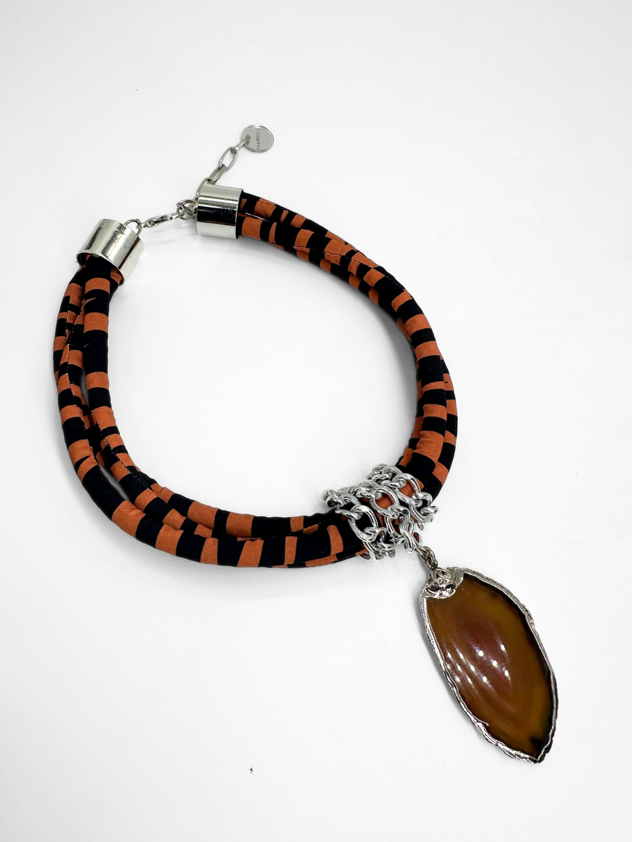 Neyra Doğal Taş Detaylı Kolye