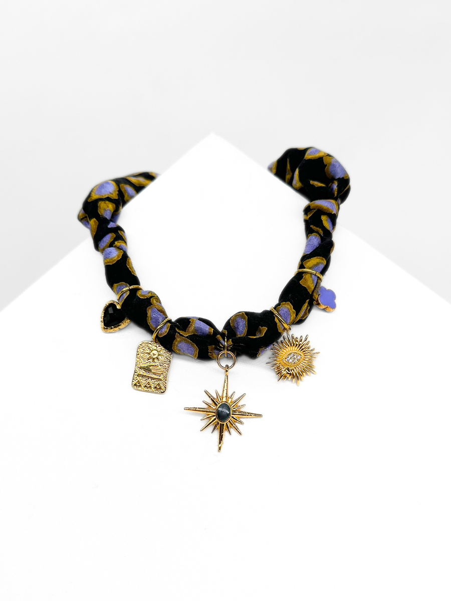 Granis Charmlı Fular Kolye